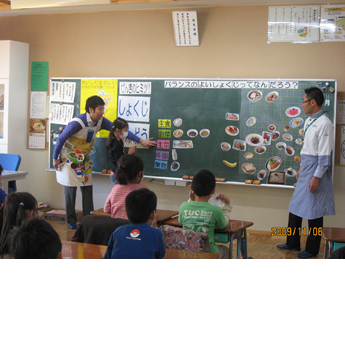 隅田小学校における総合学習、体育の授業、食事バランス劇の実施