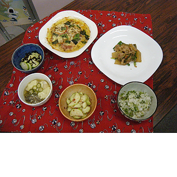 地産地消による沖縄食材を使った料理講習会および食事バランスガイドの解説