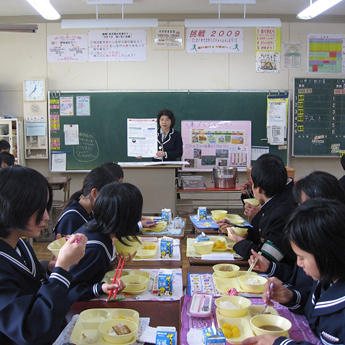 小中学校での食事バランスガイドの普及・啓発
