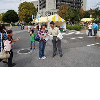 宇都宮市の食育フェア会場で「とちぎの食プロジェクト」情報紙を配布
